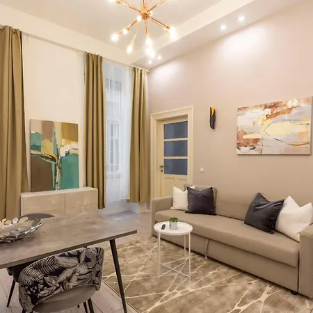 Quiet Center Near Heroes Square By Cavaland Lejlighed Budapest